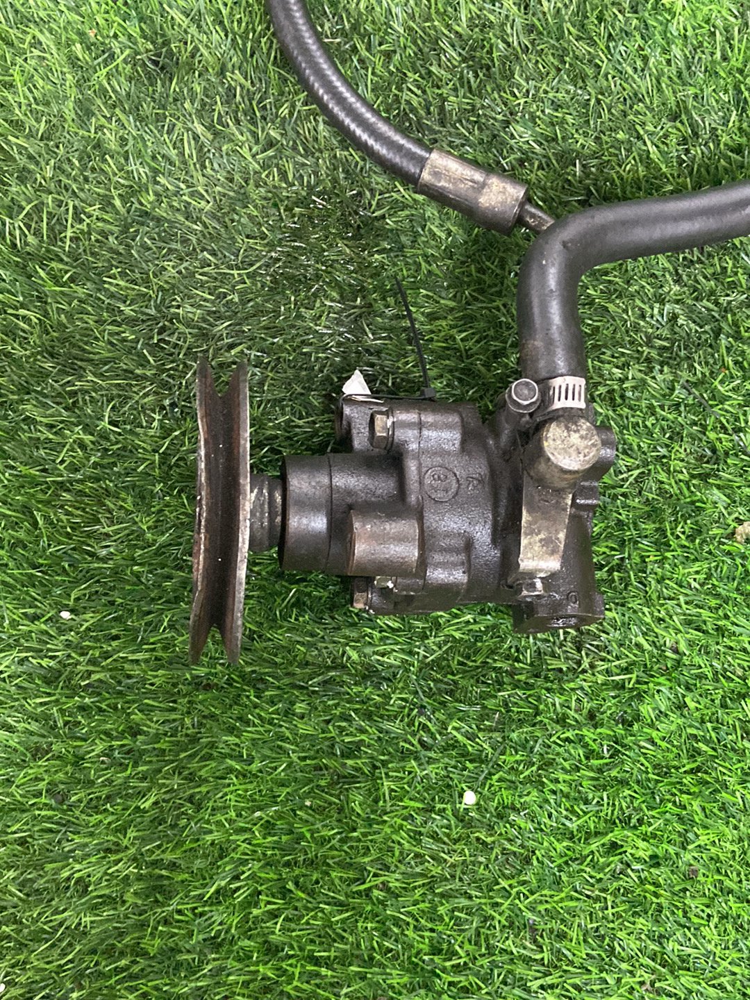 1988 - 1997 Toyota Hilux Steering Pump 2L / 3L