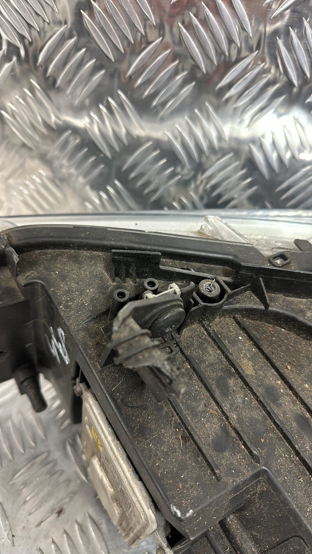 2015-2019 BMW 320i- Right Headlight PN: 63 11-7 338 704