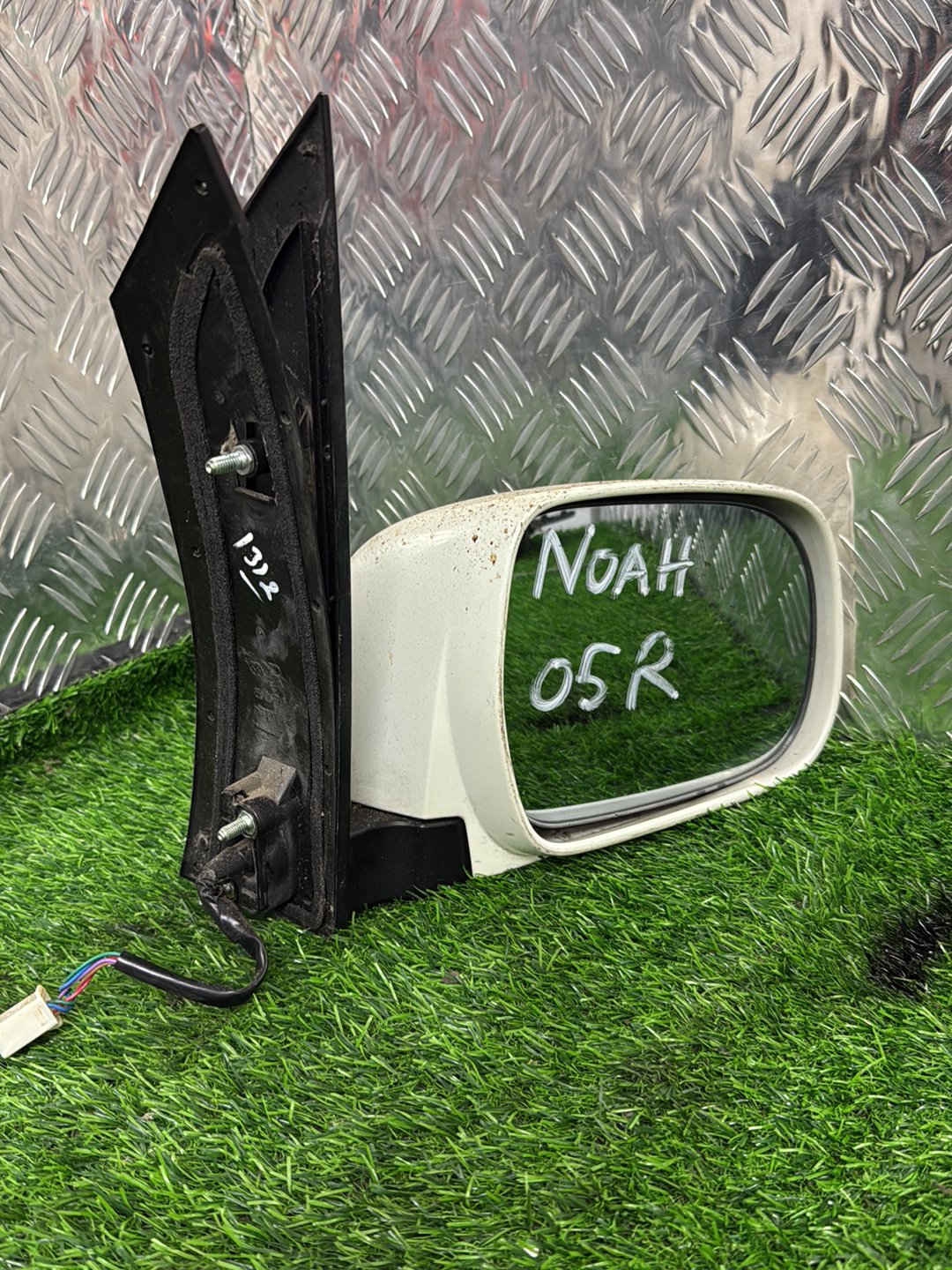2001 - 2007 Toyota Noah Right Door Mirror