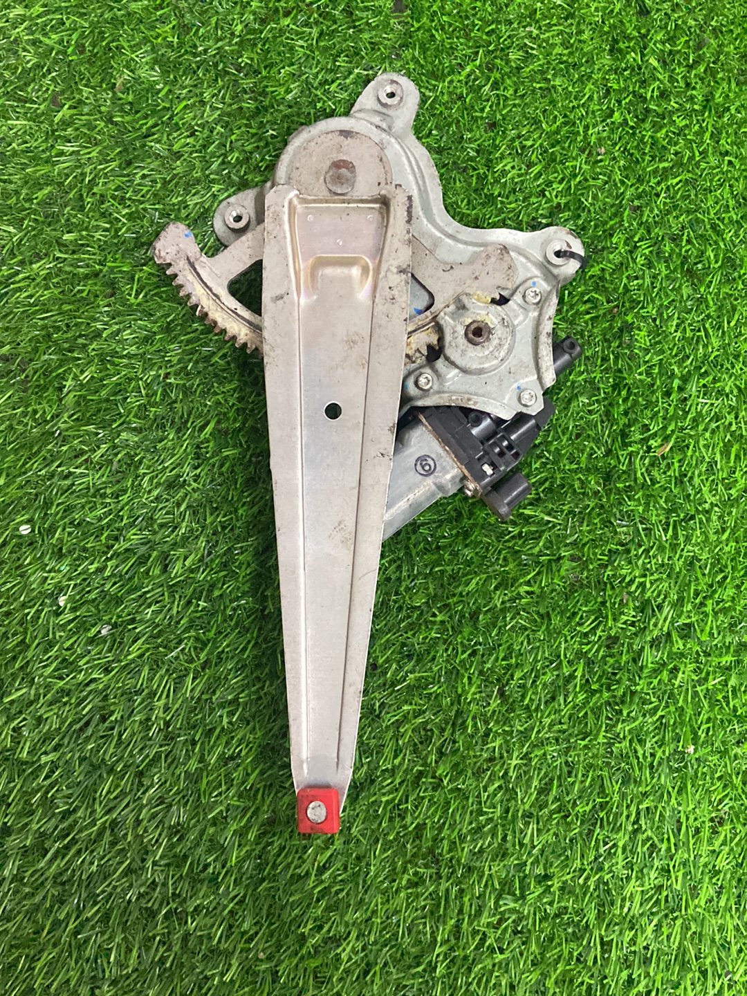 Toyota Hilux Right Rear Window Regulator/Motor 85720-0K020