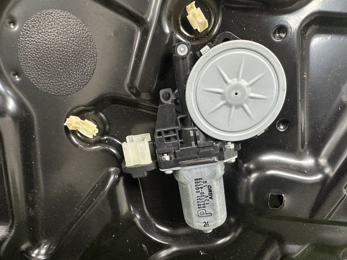 2004-2009 Nissan Fuga Y50 - Left Front Window Regulator PN: 6 PIN