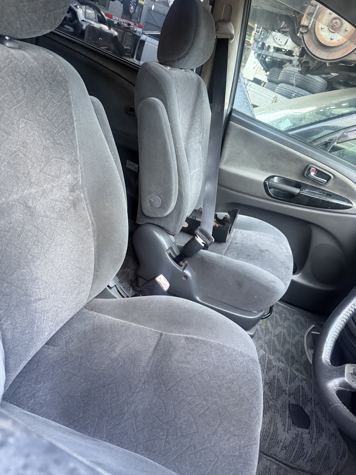 2004 Toyota Estima Aeras ACR30