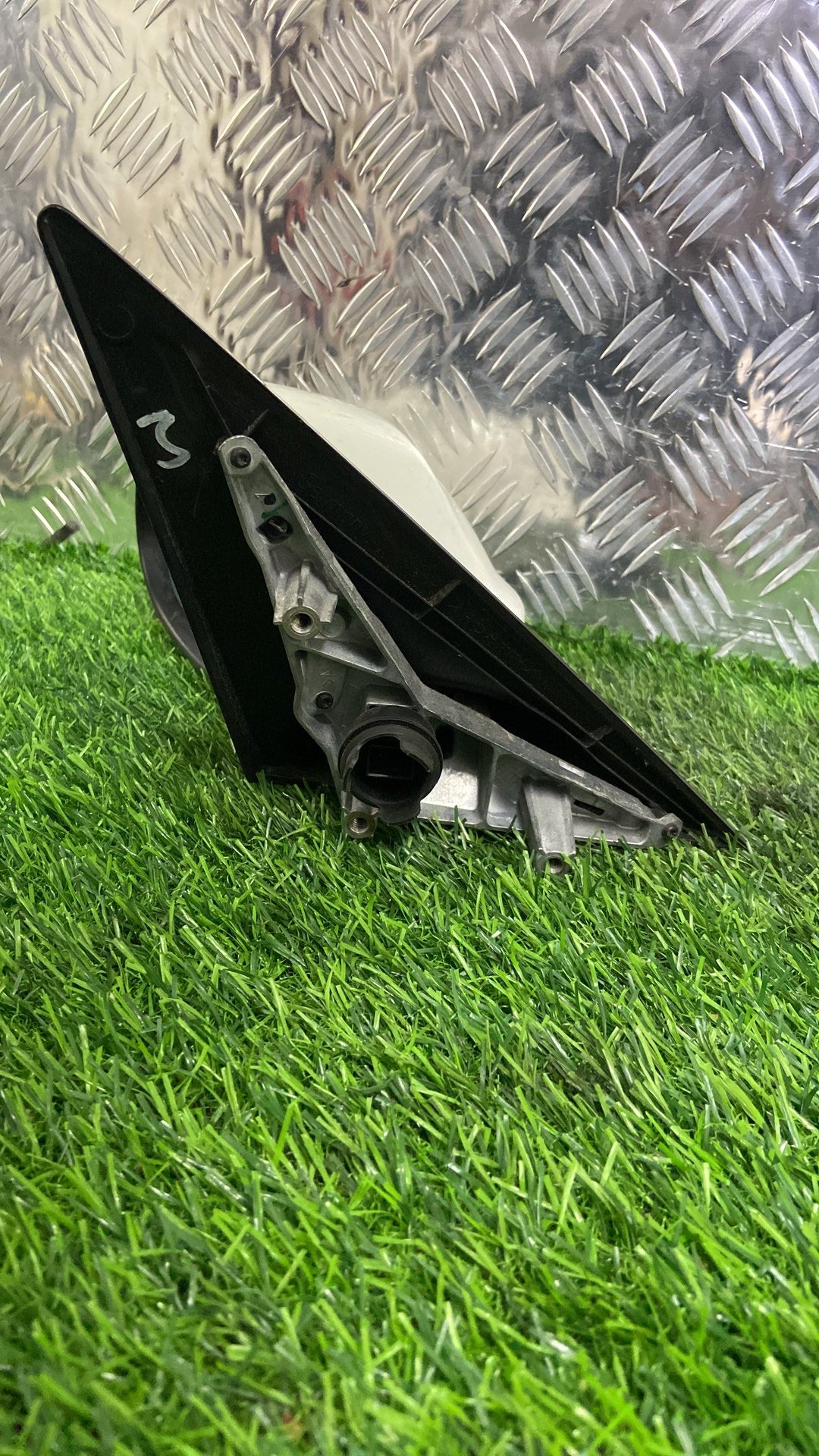 2005 - 2008 BMW 320i xDrive Left Door Mirror 3 PIN