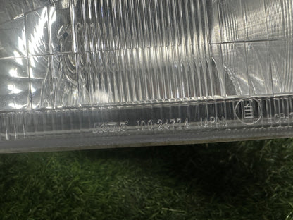 2001-2005 Nissan Caravan E25- Right Headlight PN: KOITO 100-24774