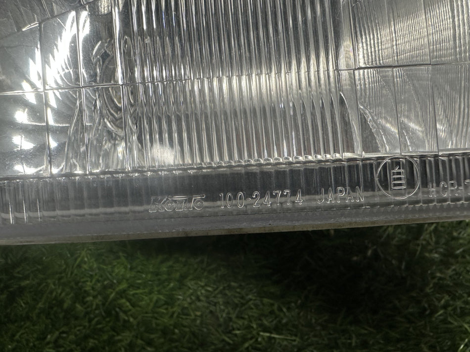 2001-2005 Nissan Caravan E25- Right Headlight PN: KOITO 100-24774