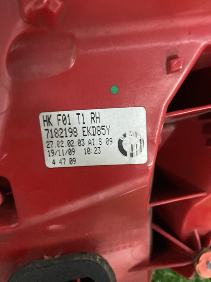 2008 - 2015 BMW 730d Right Taillight 7182198