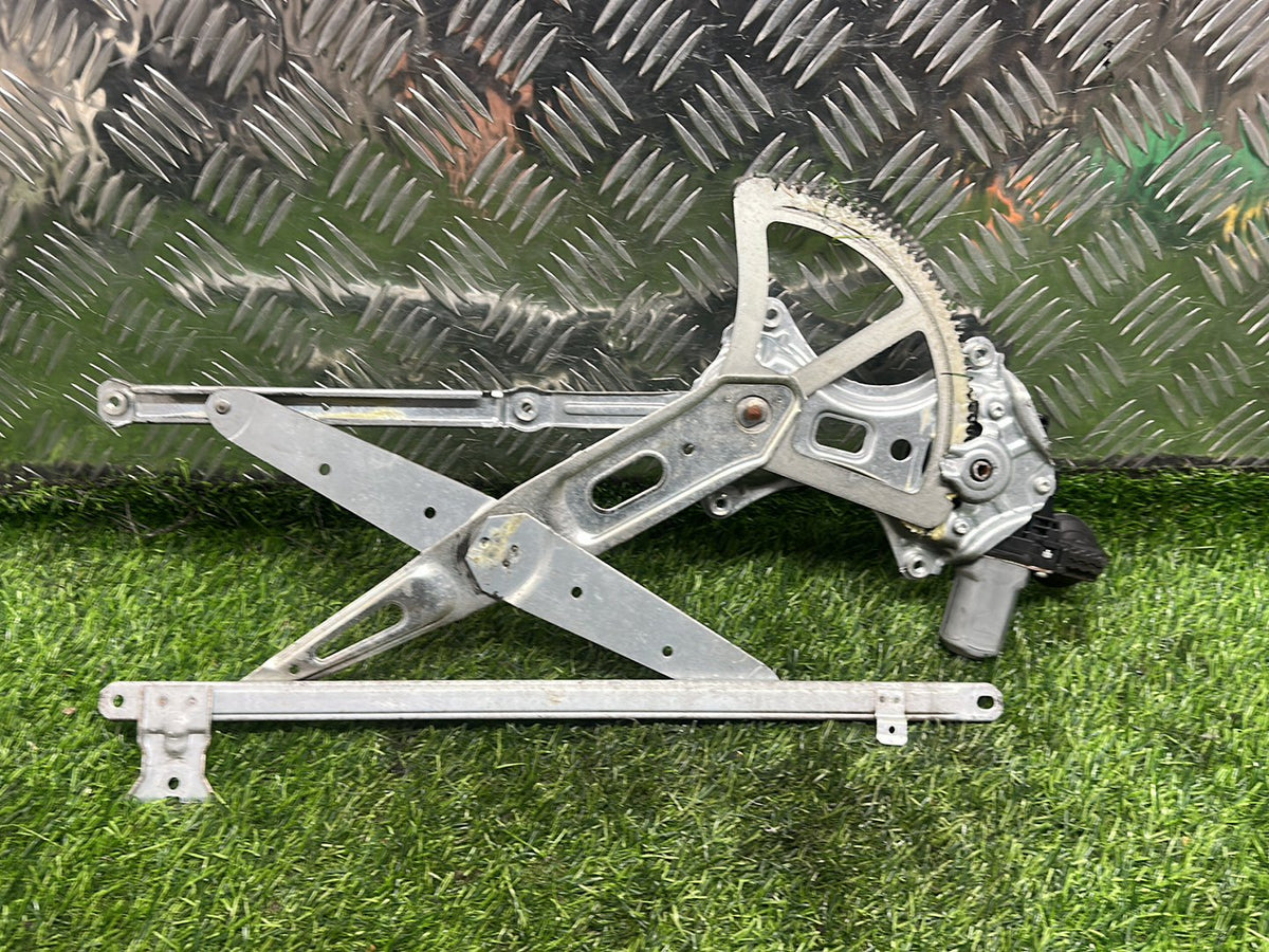 2004-2019 Toyota Hiace H200 - Left Front Window Regulator/Motor PN: 6 PIN- (85720-35140)