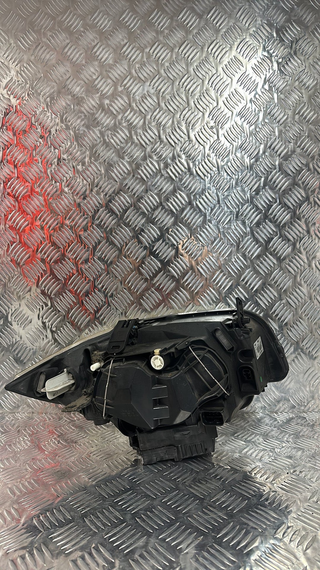 BMW 320 Left Headlight 7180841