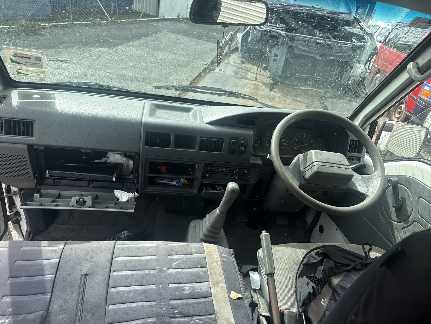 2005 Mitsubishi L300 4G63 LM2811 WRECKING FOR PARTS ONLY