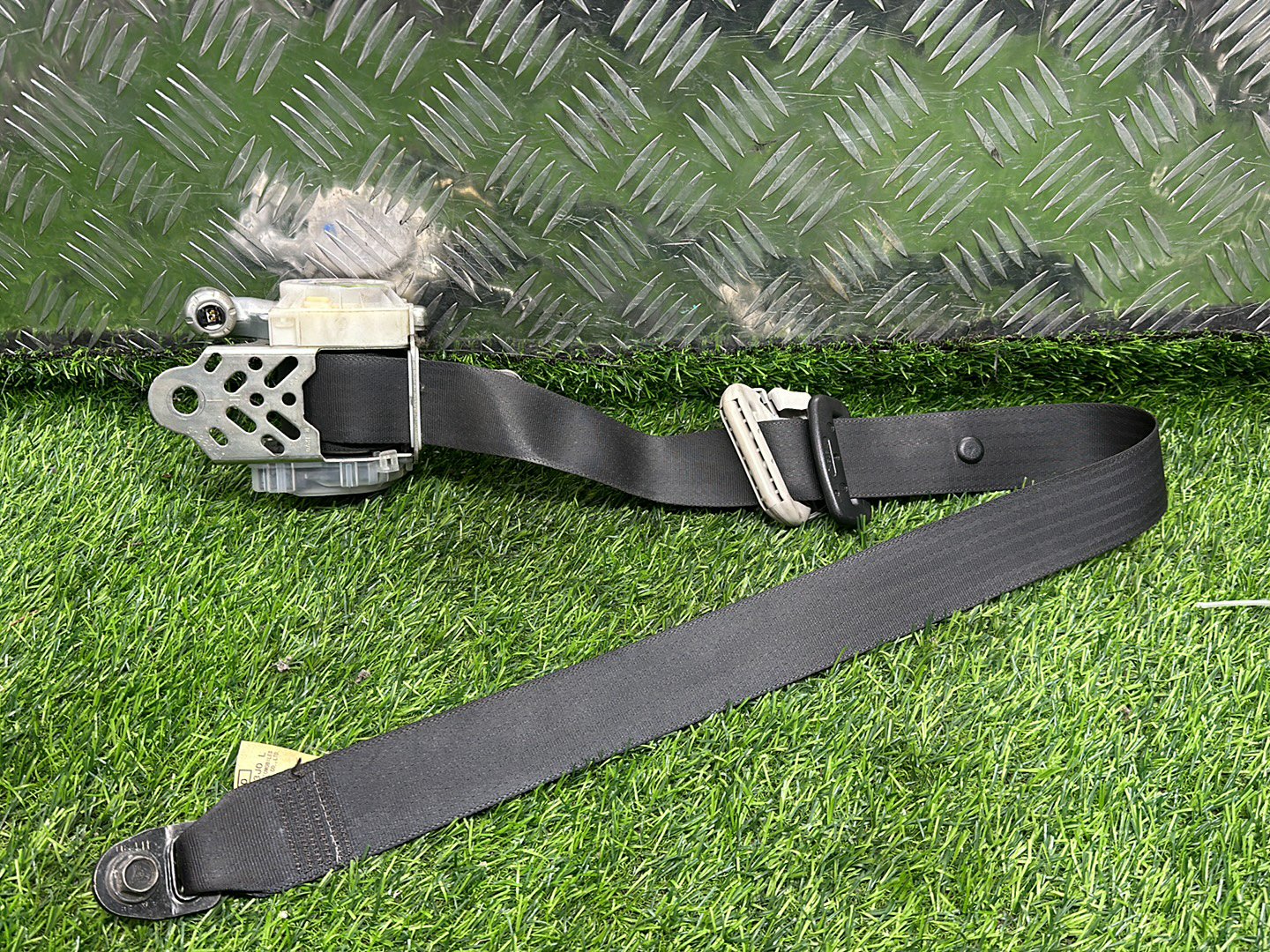 2004 - 2010 Suzuki Swift Left Front Seat Belt PN: 7M4370-P