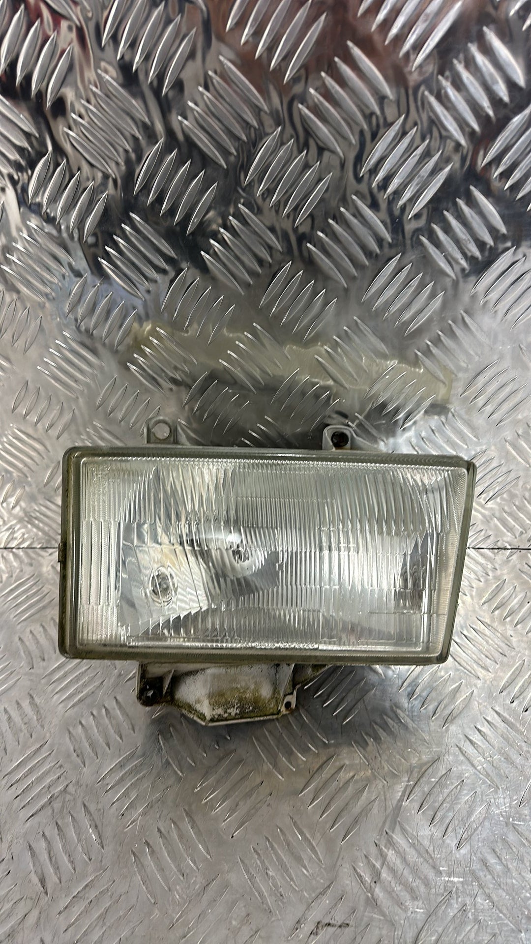 1999-2002 Mazda B-Series UNY0W- Right Headlight PN: KOITO 100-16020