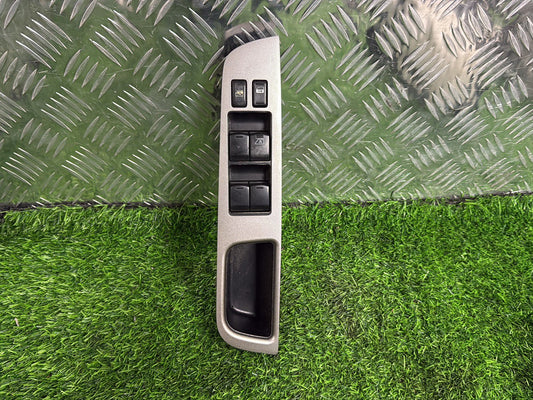 2004 - 2013 Nissan X-Trail Master Power Window Switch 2 Plug Type