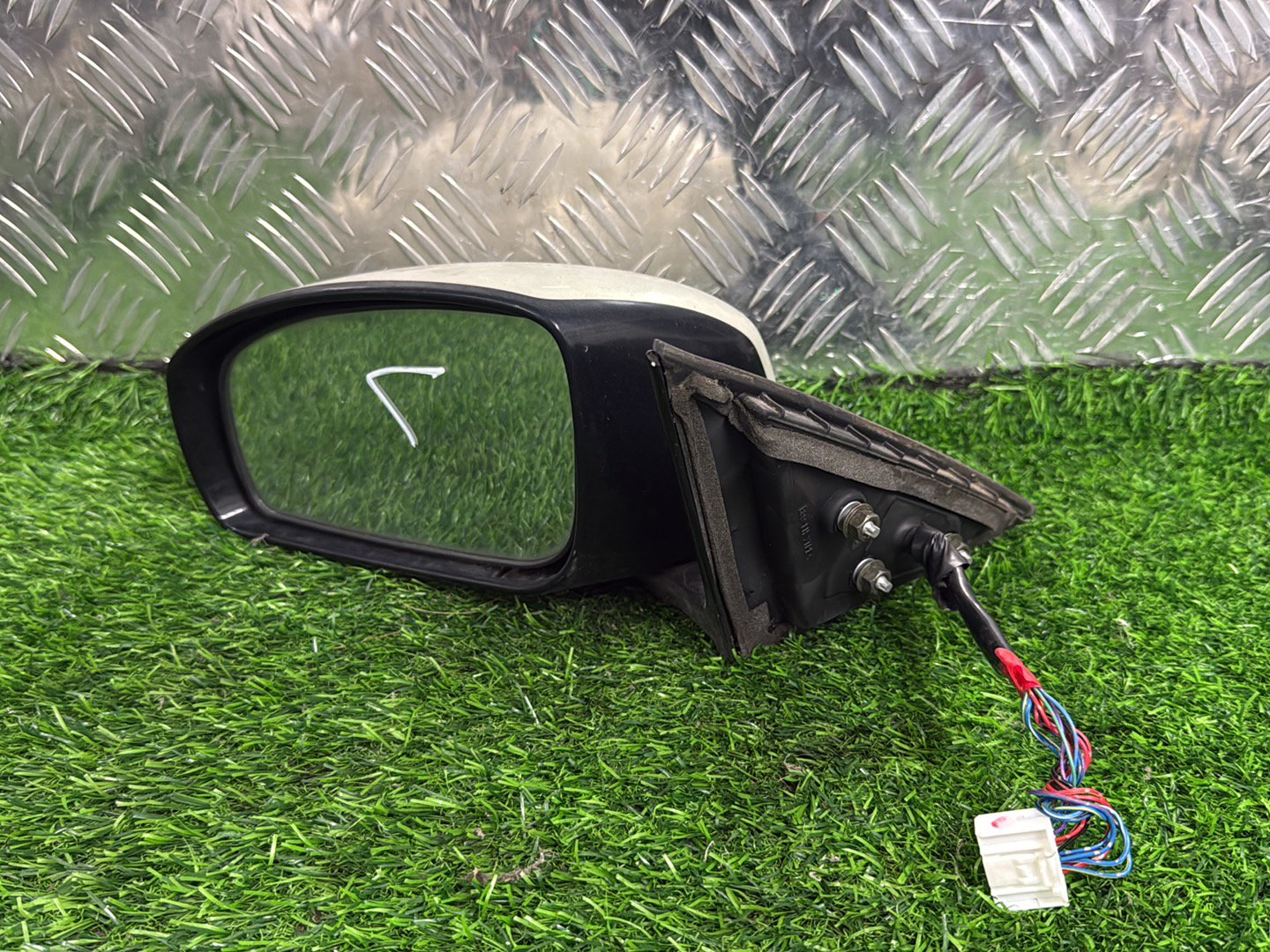 2004 - 2009 Nissan Fuga Left Door Mirror 13 Wire - Camera Type