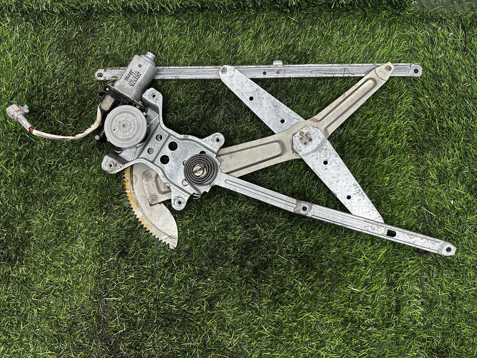 1996-2002 Toyota Land Cruiser Prado - Right Front Window Regulator/Motor PN: 2 PIN- 85710-60170