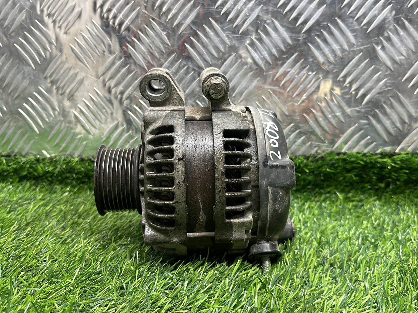2004 - 2010 Land Rover Discovery Alternator YLE500400