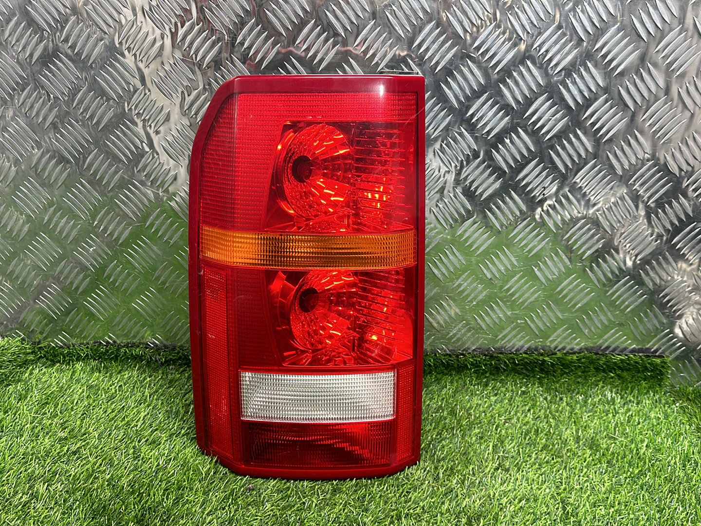 2004 - 2010 Land Rover Discovery Left Taillight