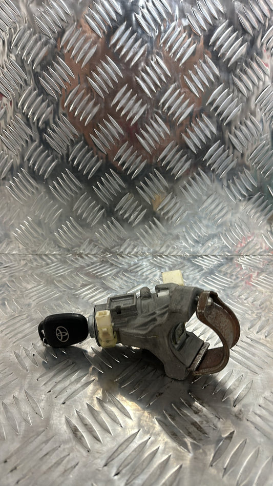 2011-2021 Toyota Aqua NHP10- Ignition With Key PN: 45020-52-4