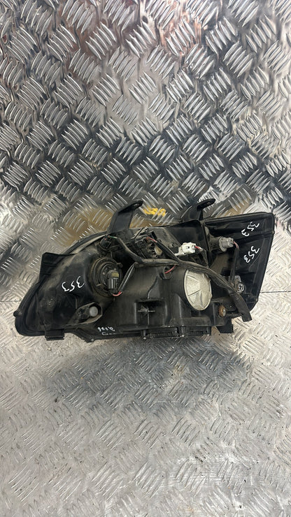 2001-2007 Toyota Noah Right Headlight 28-181