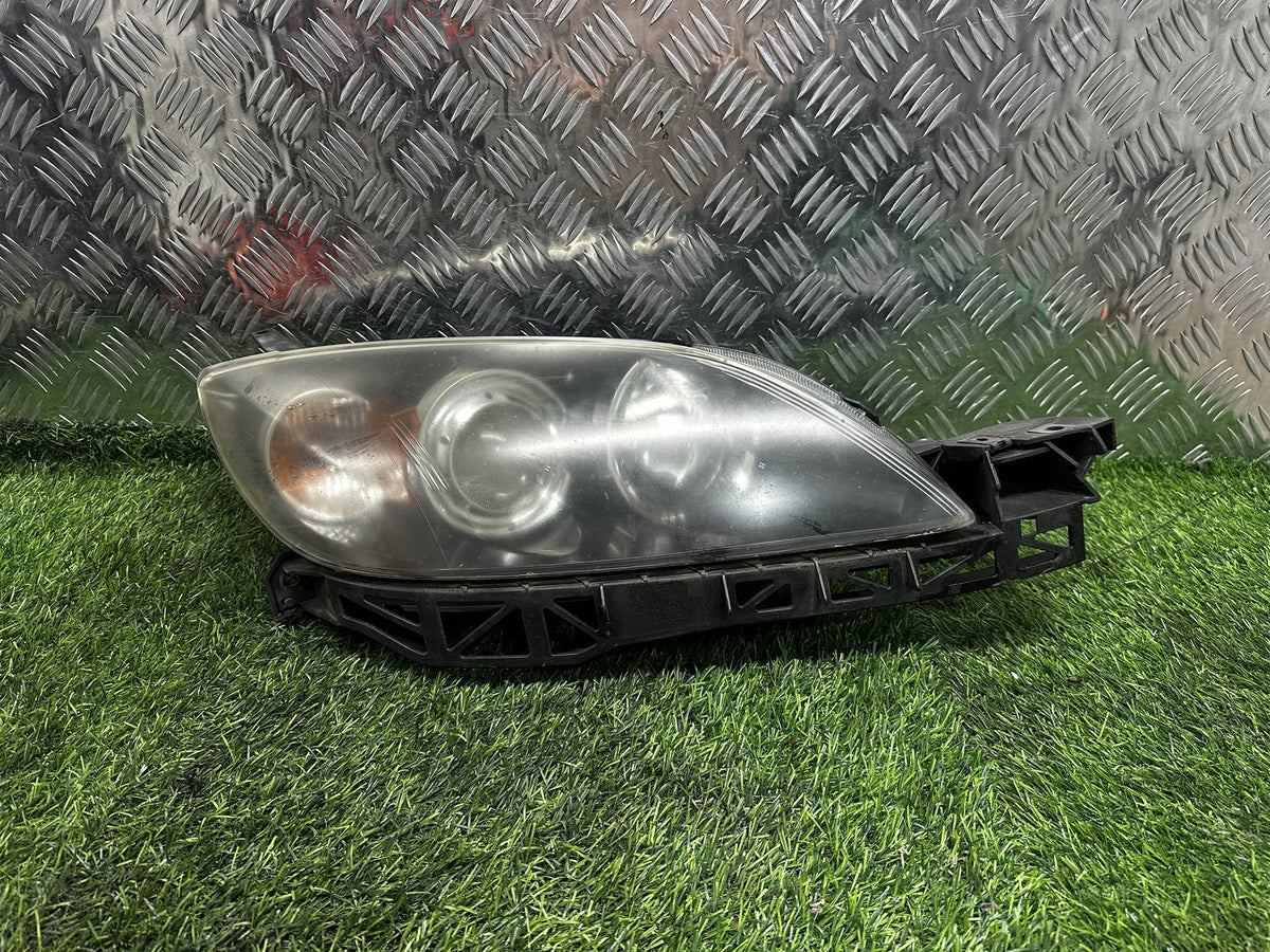 2003-2009 Mazda Axela BK - Right Headlight PN: STANLEY P2951