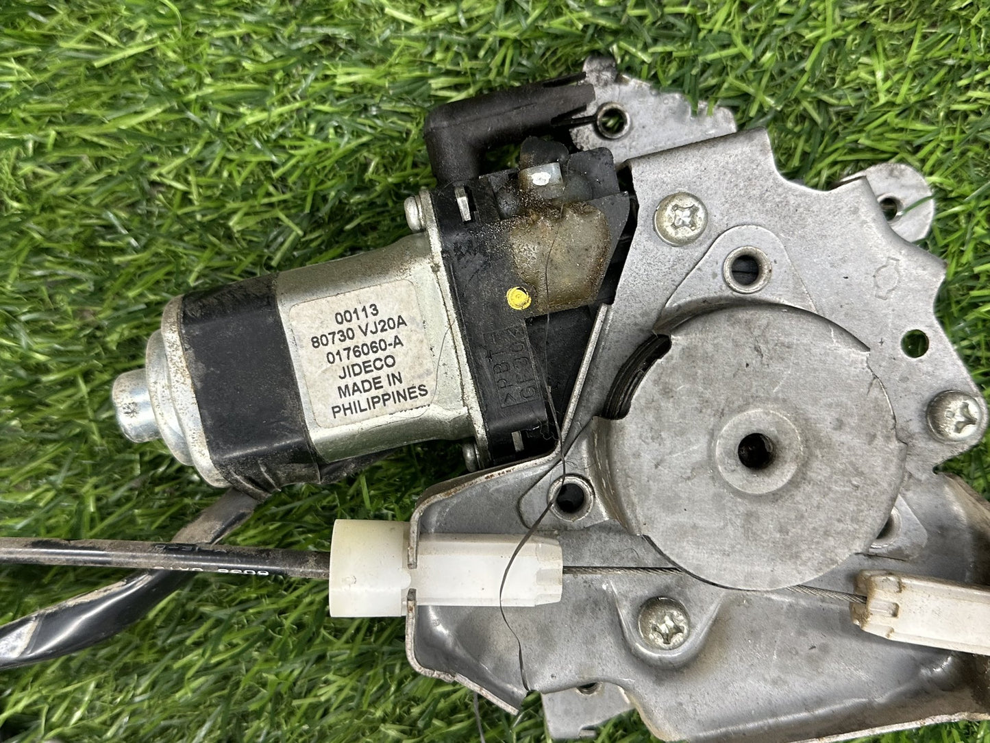 1998-2014 Nissan Navara D22- Right Front Window Regulator PN: 6 PIN-80730 VJ20A