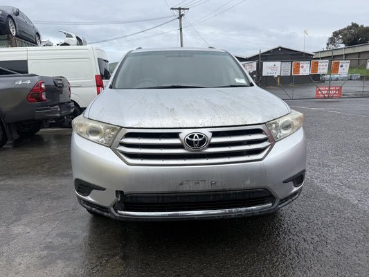 Now Wrecking: 2013 Toyota Highlander(2GR-J822761) – Parts Available