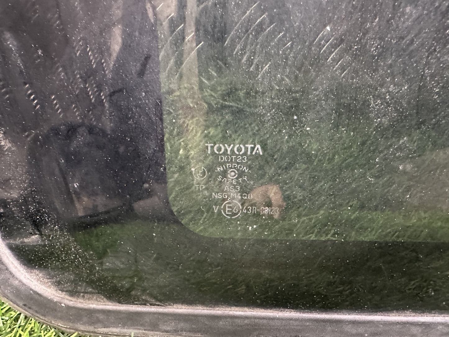 1995-2002 Toyota Hilux Surf- Roof Glass/Sunroof/T PN: M4Q8