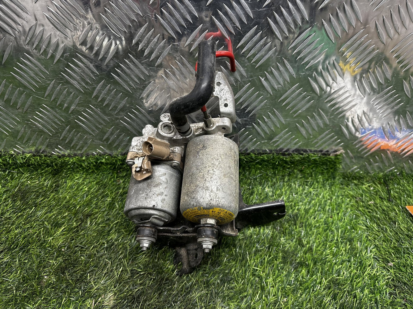 2011-2016 Toyota Aqua NHP10 - Brake Actuator PN: 47070-52010
