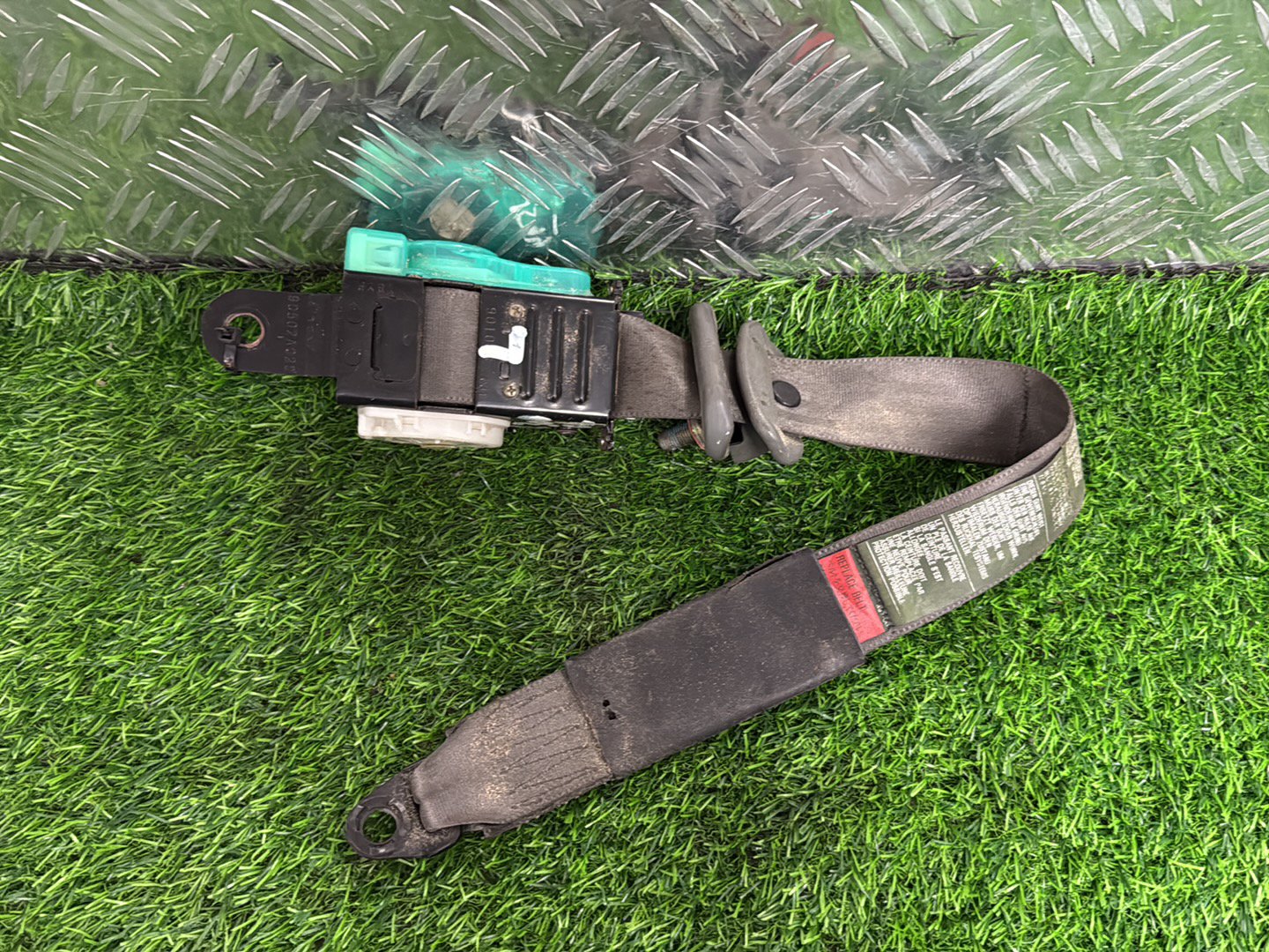 1990 - 2012 Mitsubishi L300 Left Front Seat Belt M84114T