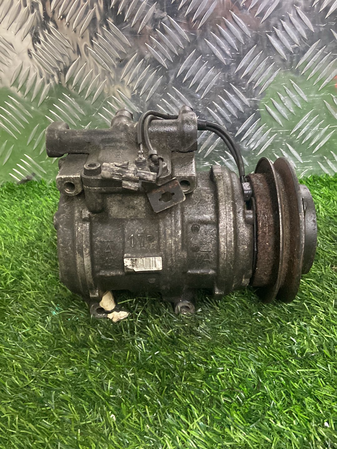1989 Toyota Regiusace KZH106- A/C Compressor PN: (1KZ-TE) 447200-3483