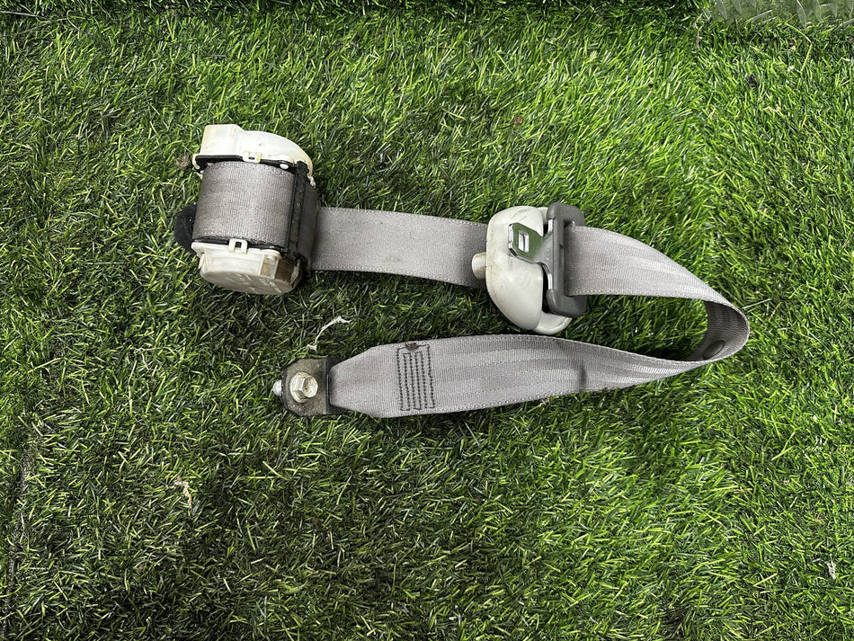 2015 Toyota Hilux AN120 - Right Rear Seat Belt PN: 7Y7510
