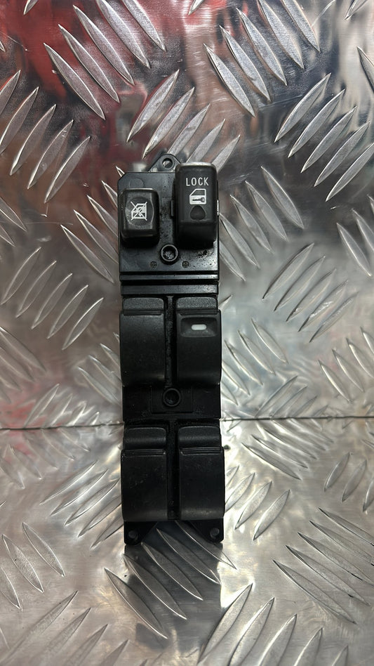 Mitsubishi Pajero Master Power Window Switch 8608A246