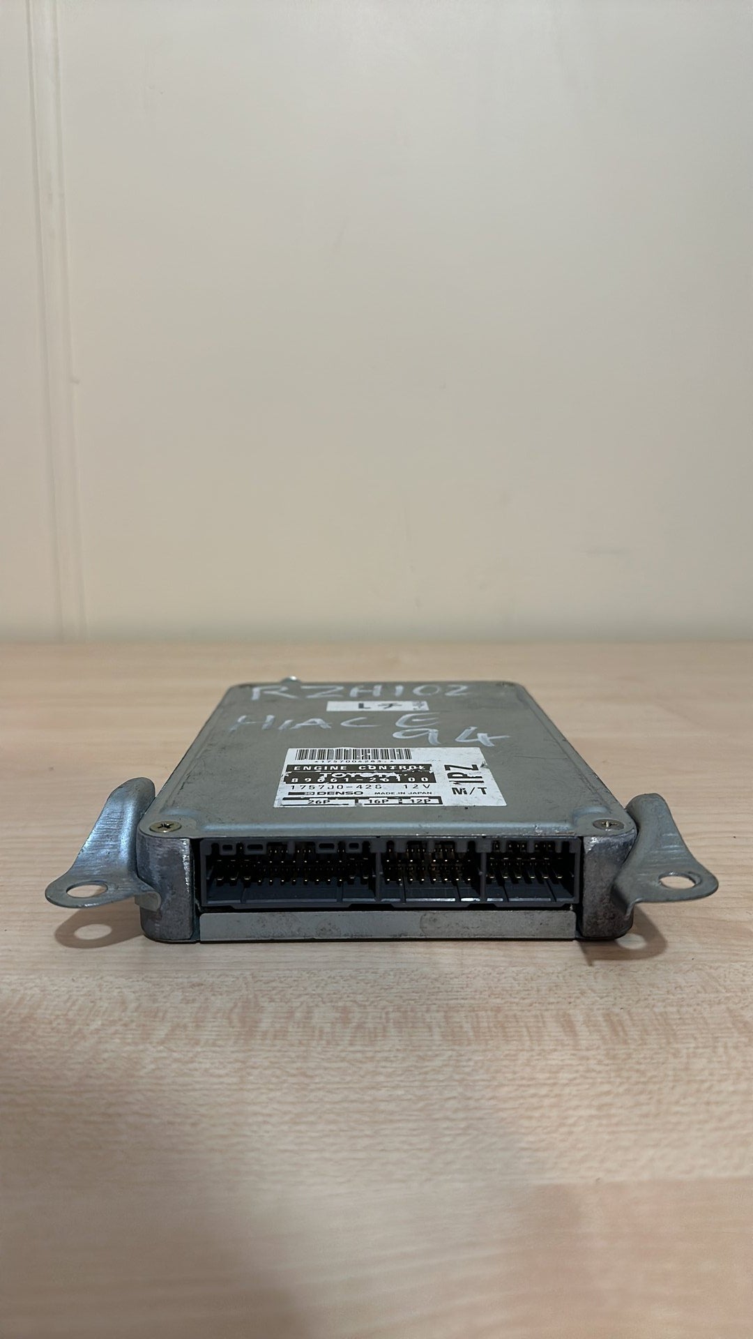 Toyota Hiace ECU 89661-26100