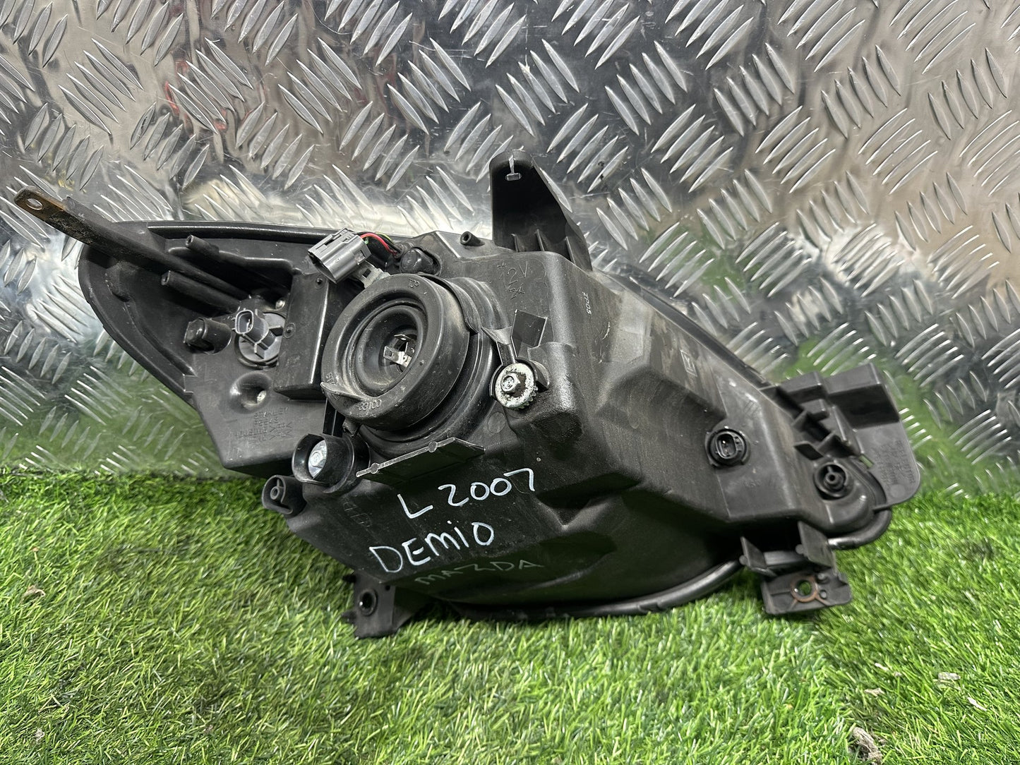 2002-2007 Mazda Demio DY- Left Headlight PN: STANLEY P5548