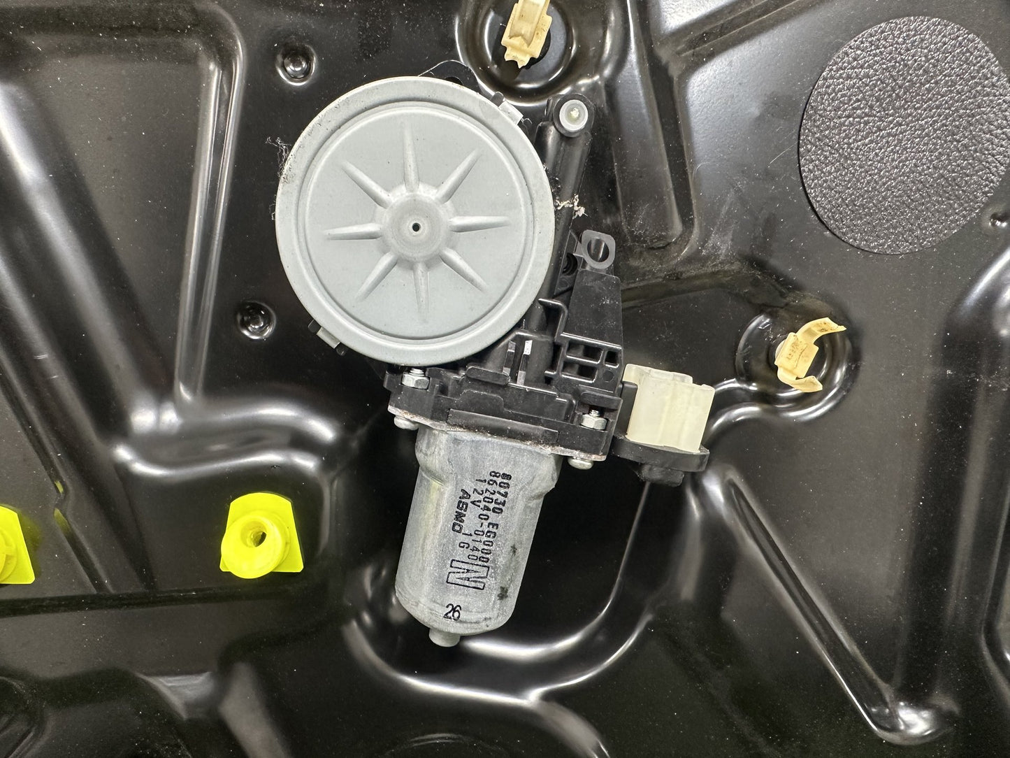 2004-2009 Nissan Fuga Y50 - Right Front Window Regulator/Motor PN: 6 PIN