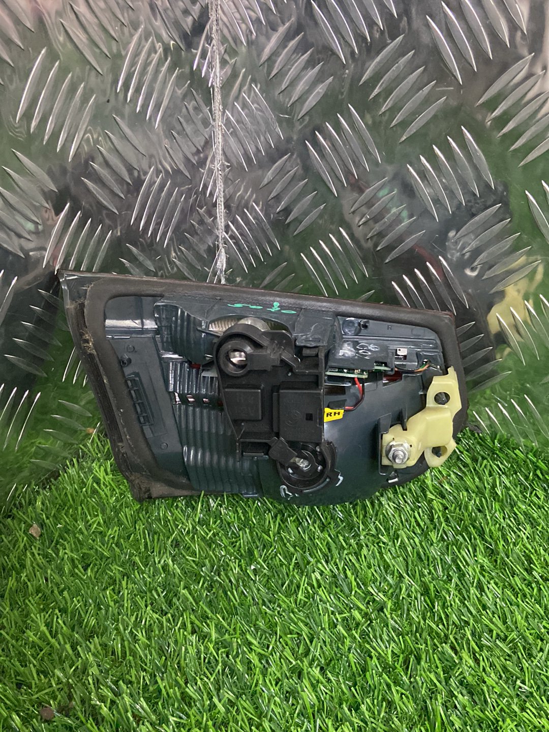 2011 - 2018 BMW 316i Right Tailgate Garnish 183611-12