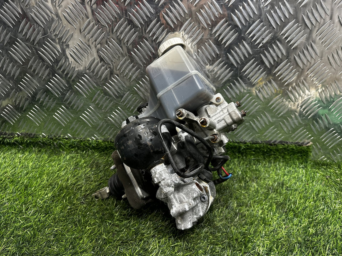 1999-2006 Mitsubishi Pajero V7*W - ABS Hydraulic Pump & Modulator Assembly PN: 4M41 2.8L Diesel