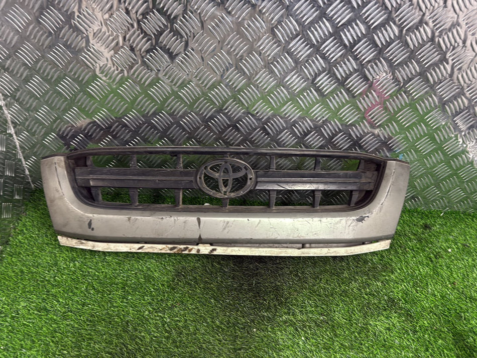 2001-2005 Toyota Hilux- Grille PN: 53100-35800