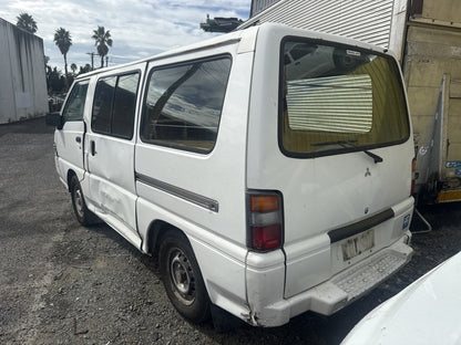 2005 Mitsubishi L300 4G63 LM2811 WRECKING FOR PARTS ONLY