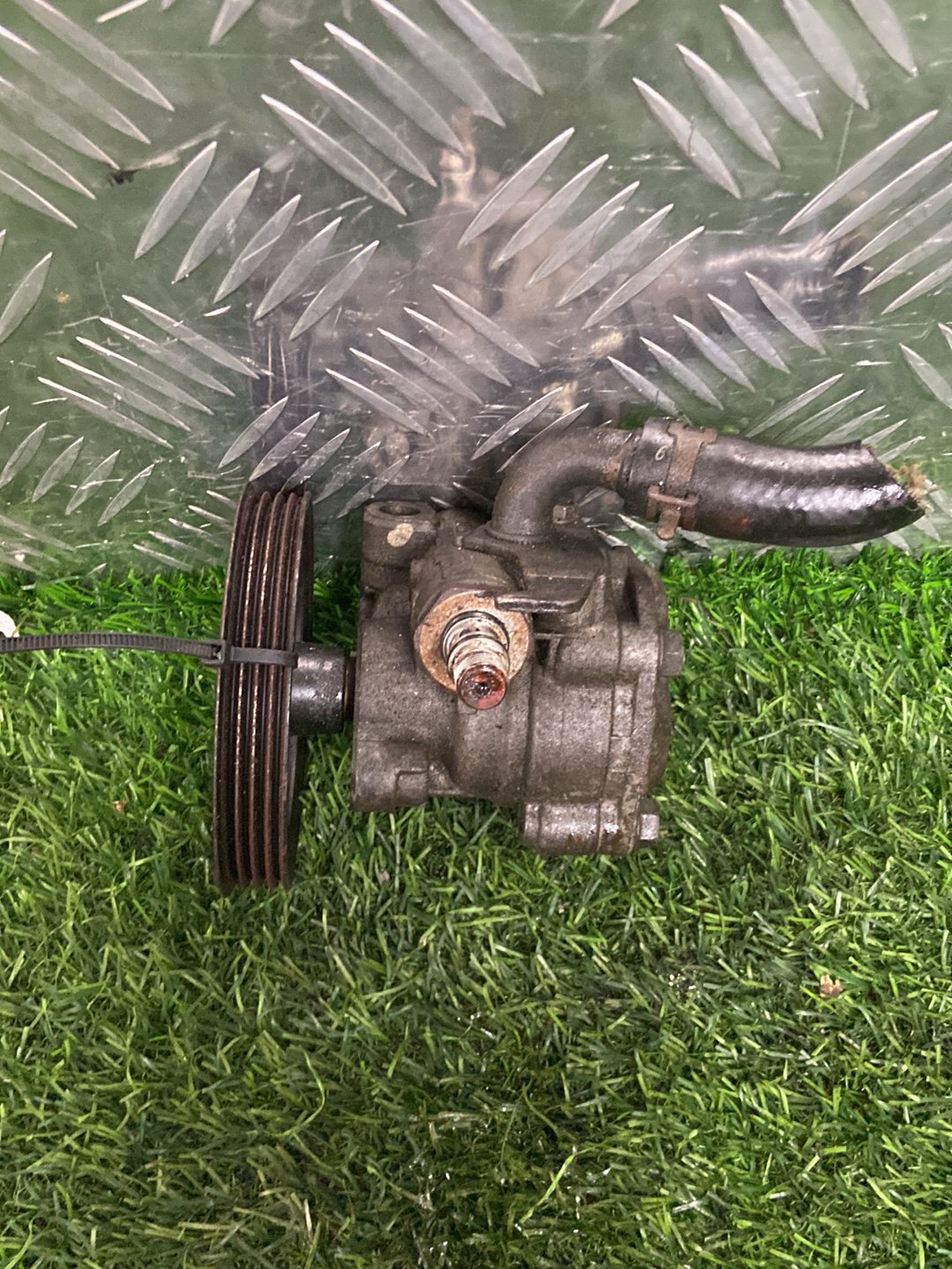 1986 - 2005 Mitsubishi Triton Steering Pump 692878S