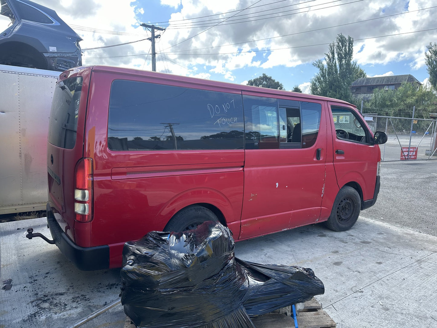 2004 Toyota Hiace 2KD-1211763 WRECKING FOR PARTS ONLY