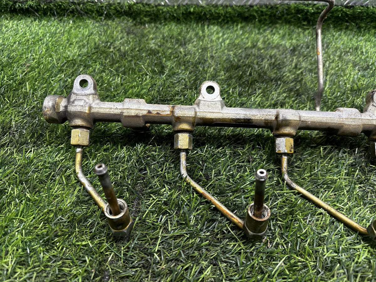 2012-2019 Foton Tunland P201 - Fuel Injector Rail and Line Set PN: BOSH-0 445 224 059