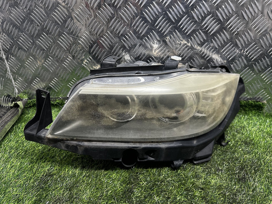 2010 BMW 320i E90 - Left Headlight PN: 7138401