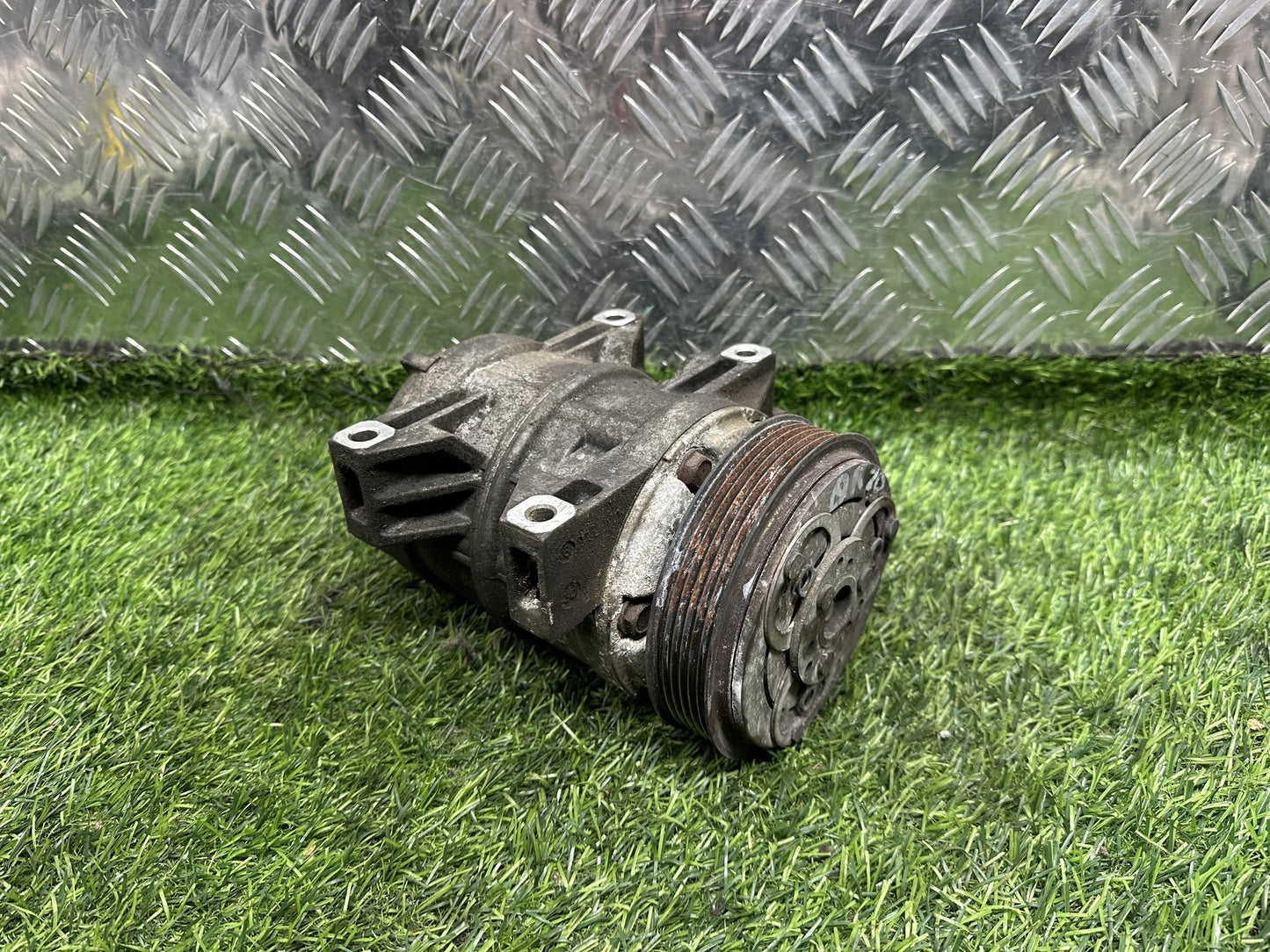 1999-2005 Nissan Serena C24- A/C Compressor PN: QR20