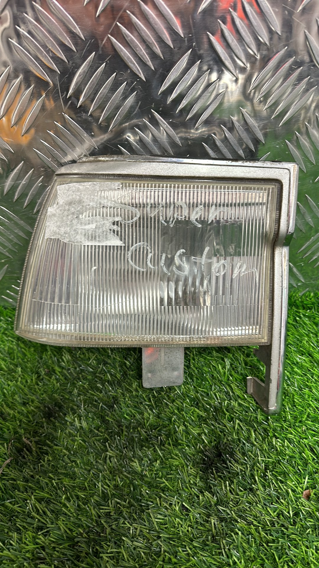 1989 - 1993 Toyota Hiace Left Indicator TOYOTA 26-37