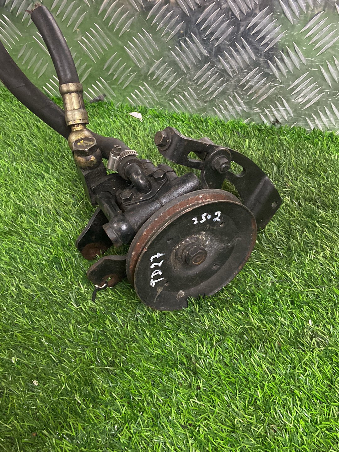 1993 - 2005 Nissan Terrano Steering Pump 491107F700