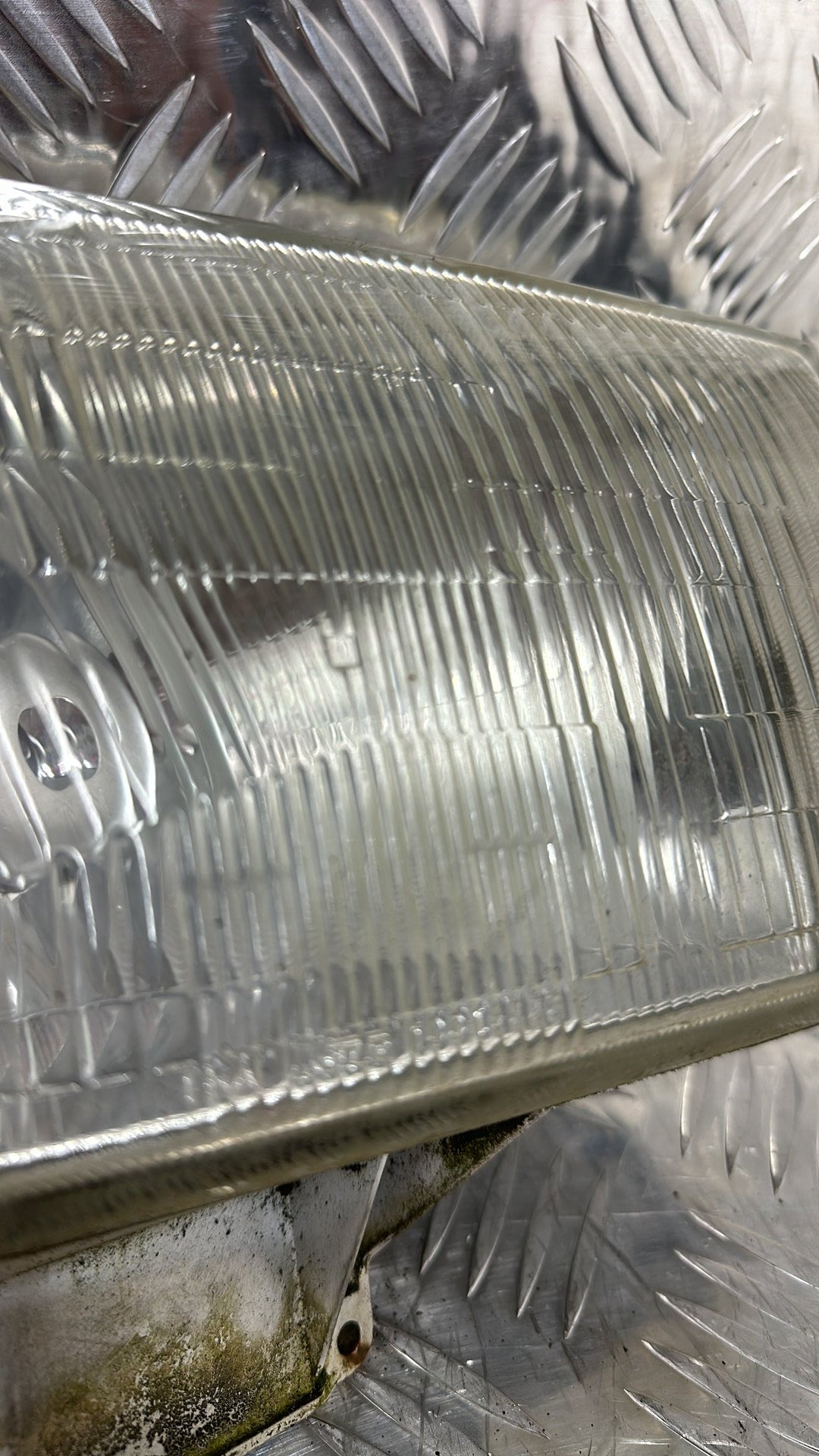 1999-2002 Mazda B-Series UNY0W- Right Headlight PN: KOITO 100-16020