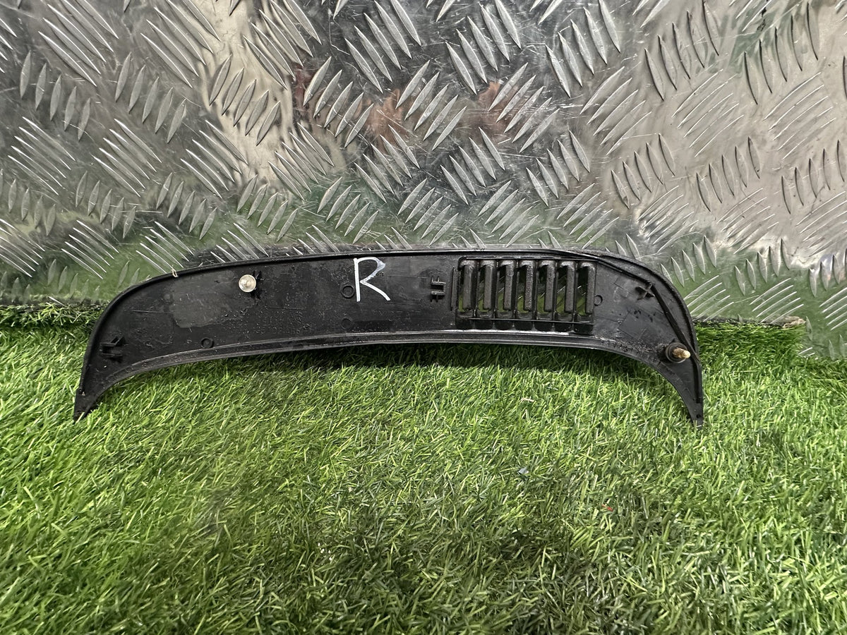 1990-2004 Toyota Hiace H100 - Right Quarter Ventilation Louver PN: 62905-95J01