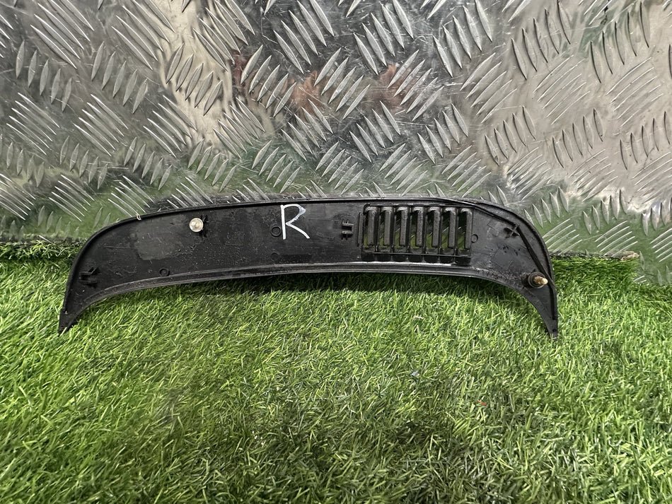 1990-2004 Toyota Hiace H100 - Right Quarter Ventilation Louver PN: 62905-95J01