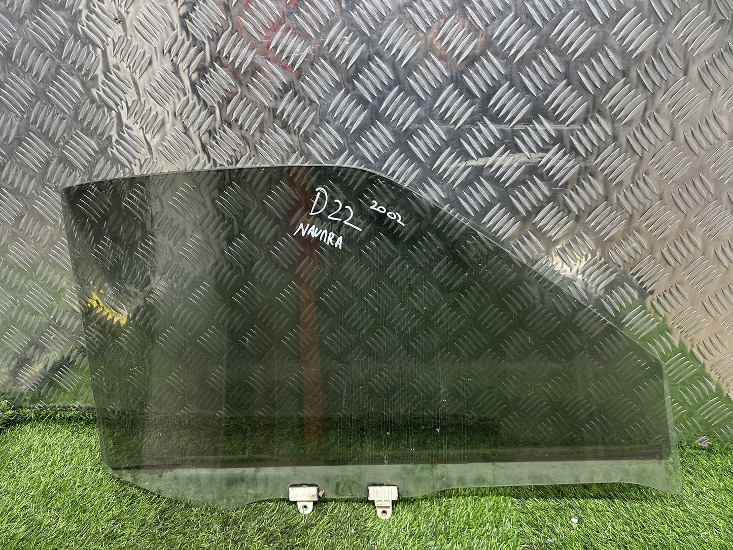 1997-2004 Nissan Navara D22- Left Front Door Glass PN: M213