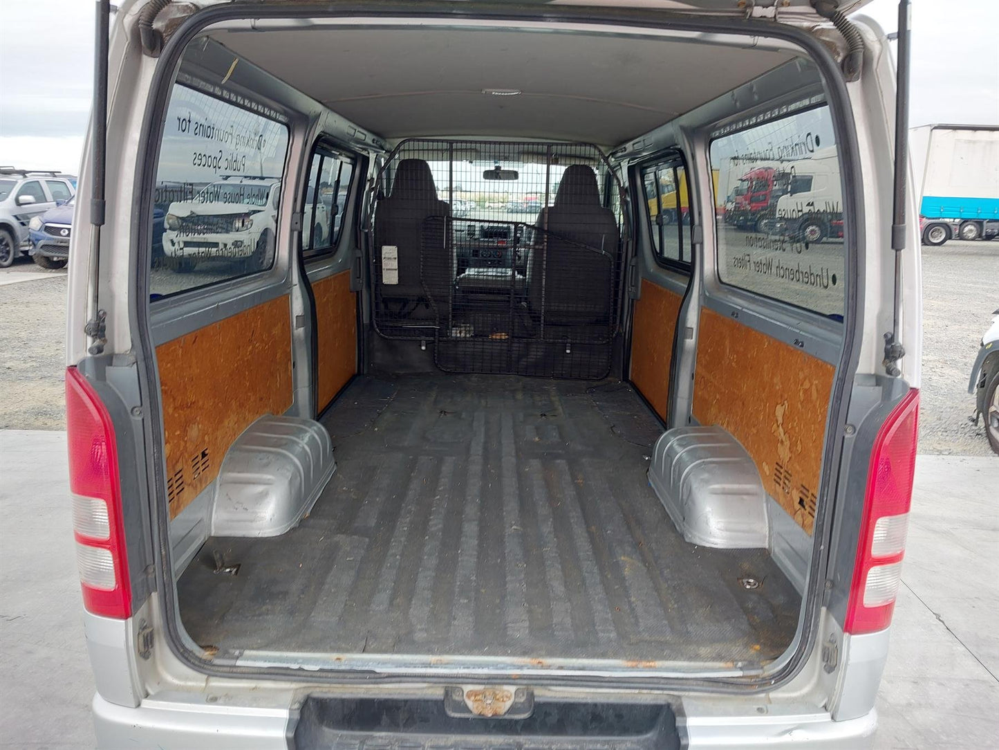 2009 Toyota Hiace COVERED WRECKING FOR PARTS ONLY